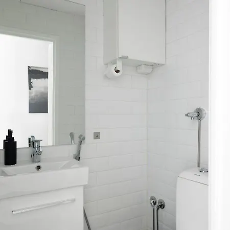 Stylish And Renovated Apartment In Punavuori Helsinki Exterior photo