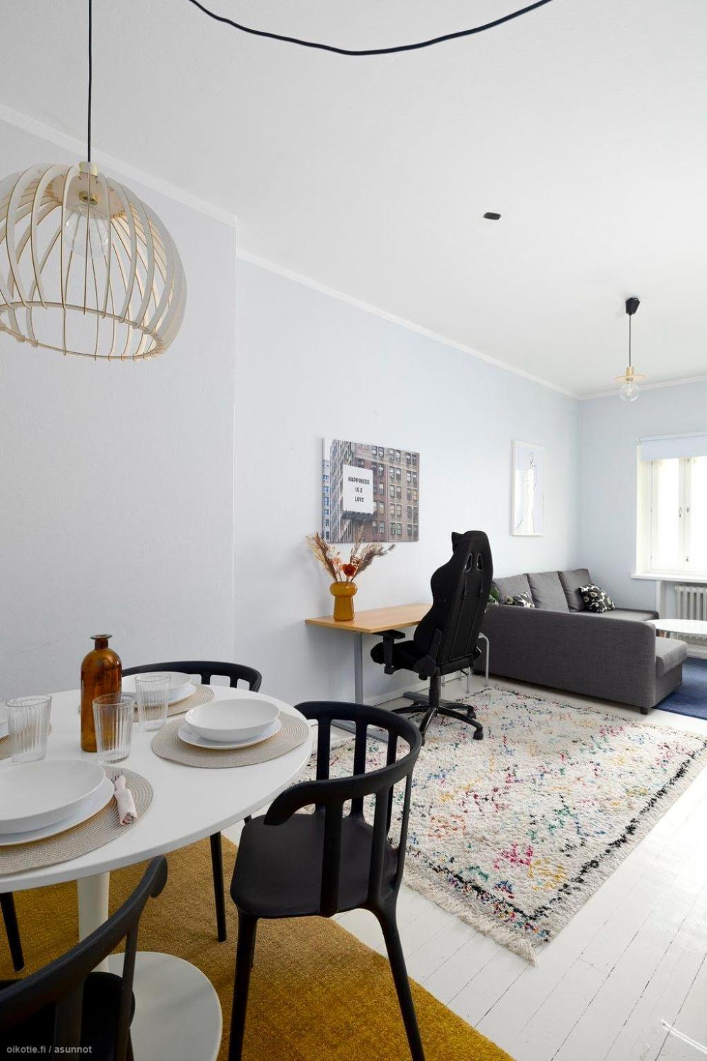 Stylish And Renovated In Punavuori Helsinki